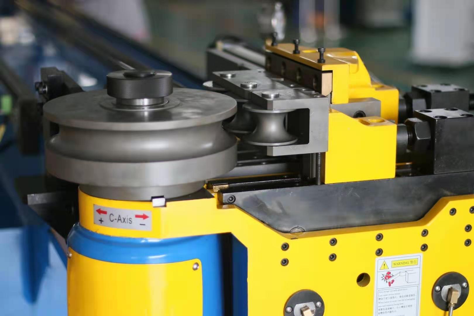 What safety matters should be paid attention to when bending a single head hydraulic pipe bending machine?